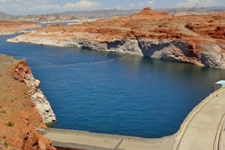 ����ɫ�İ������Ĺ�˾����